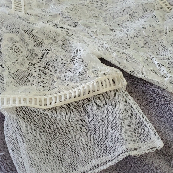 White Lace Top - Picture 2 of 3